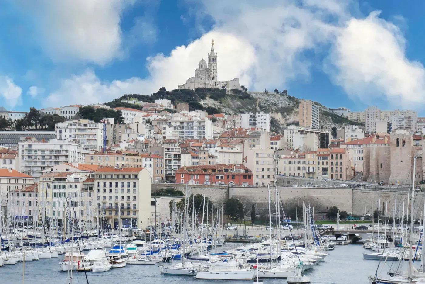 Marseille, le Vieux‑Port et Notre‑Dame de la Garde sur sa colline